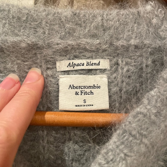 Grey cropped alpaca sweater - Picture 3 of 4